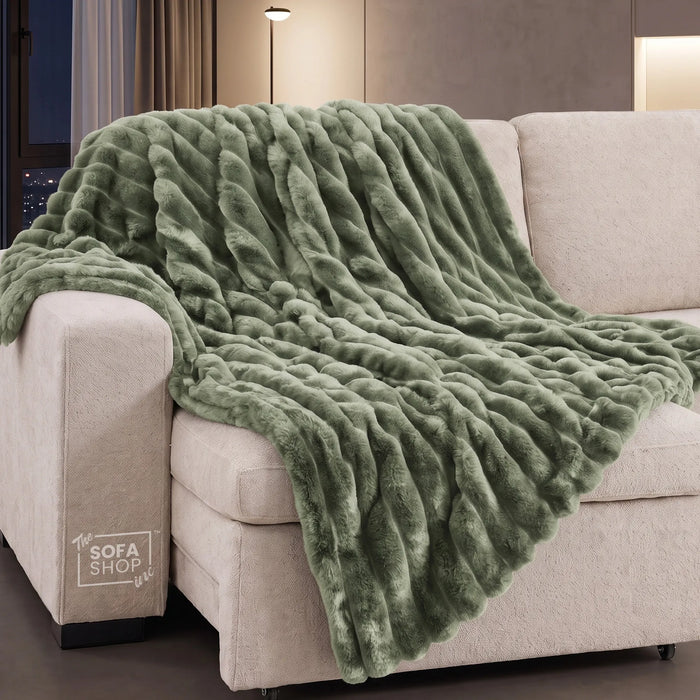 Elegant Green Flannel Plush Blanket 150x200cm | Luxuriously Soft Warm Blanket for Couch Bed Sofa | The Sofa Shop