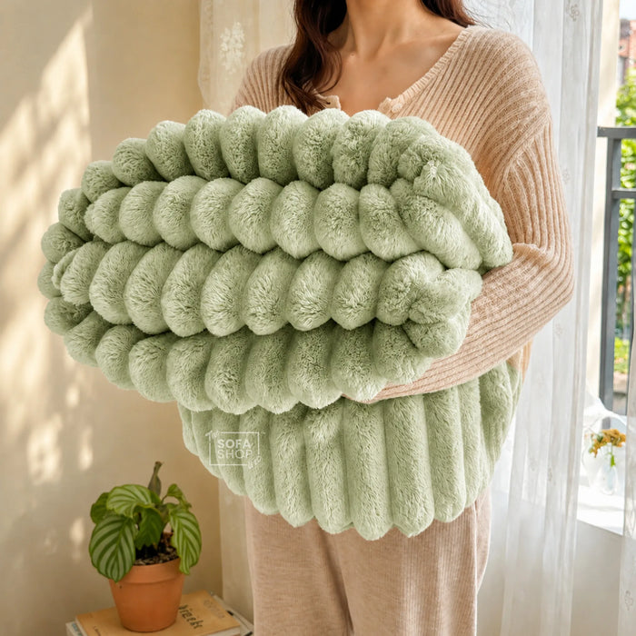Elegant Green Flannel Plush Blanket 150x200cm | Luxuriously Soft Warm Blanket for Couch Bed Sofa | The Sofa Shop