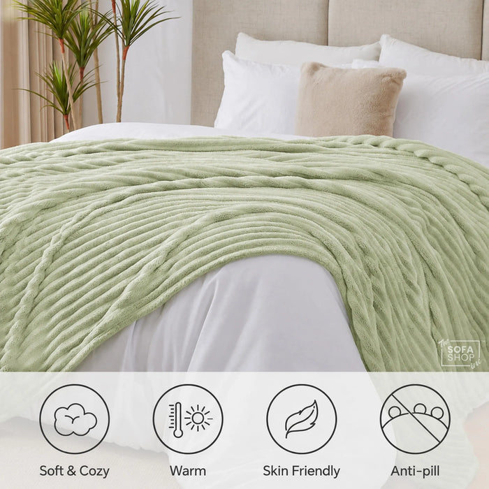 Elegant Green Flannel Plush Blanket 150x200cm | Luxuriously Soft Warm Blanket for Couch Bed Sofa | The Sofa Shop